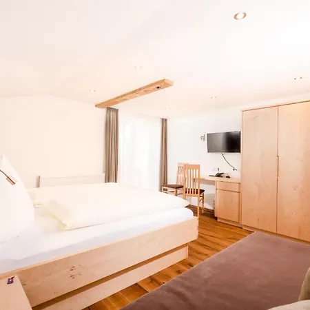 Hotel Garni Krumbach 3*